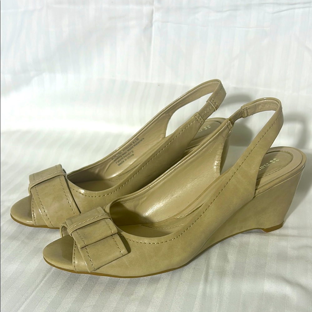 Naturalizer size 8 1/2 ￼